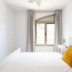 https://surf-beach-with-wifi-and-parking.in-canary-islands.com